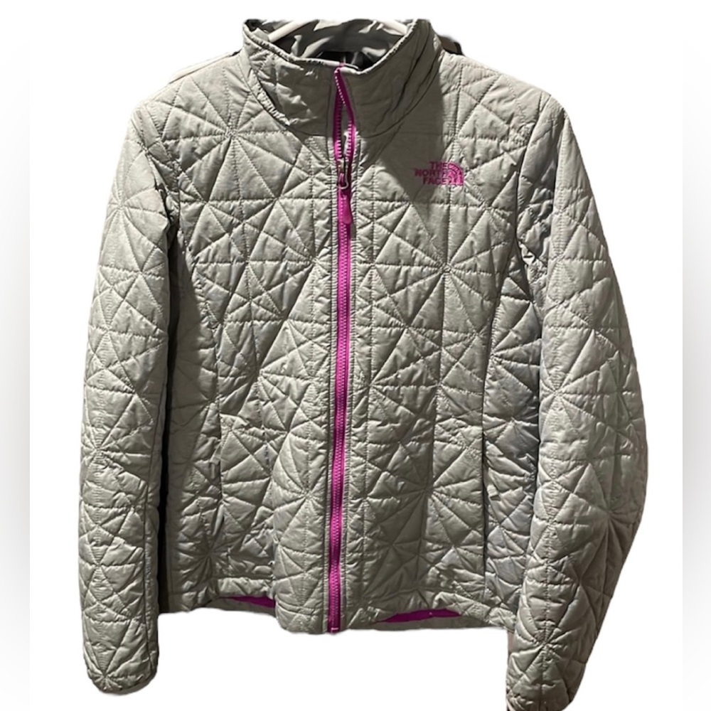 Women’s Gray Quilted North Face Jacket.  Size Medium.